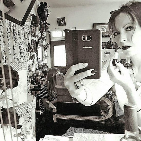 Meet your Seller, blogger Susan Nuyt ("Night") - Picture 2 of 16